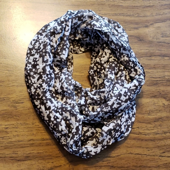Disney Accessories - Mickey & Minnie Infinity Scarf